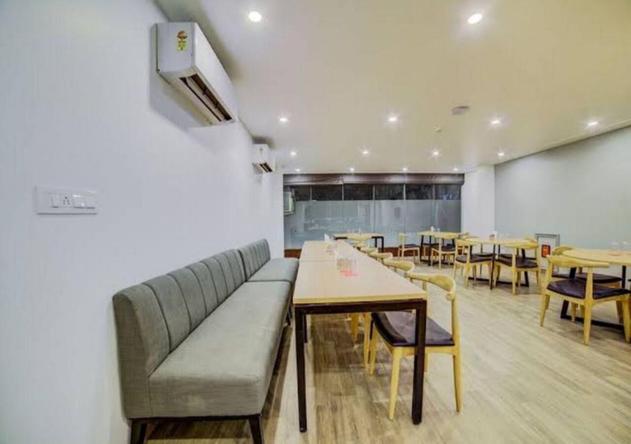 Mallenzo Suites Dlf Phase 1 Gurgaon Exterior photo