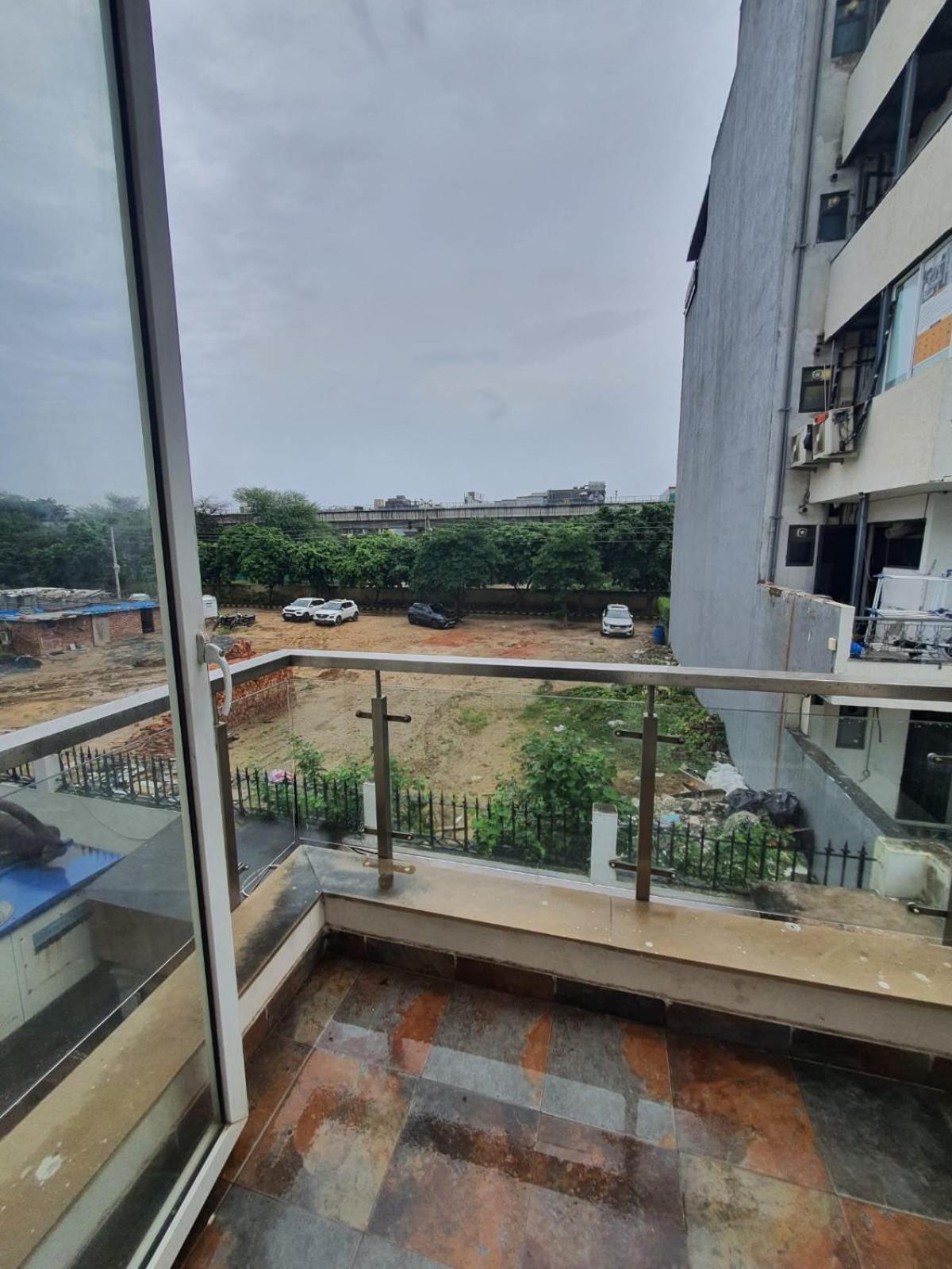 Mallenzo Suites Dlf Phase 1 Gurgaon Exterior photo